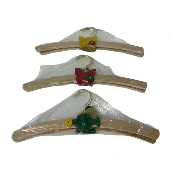 KIDS WOODEN HANGERS HANDMADE HAND PAINTED SET OF SIX TOXIC FREE - Picture 2 of 8